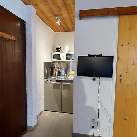 Studette Renovee Pour 2 Au Pied Des Pistes, Centre - Fr-1-516-134 Apartment