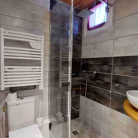Studette Renovee Pour 2 Au Pied Des Pistes, Centre - Fr-1-516-134 *